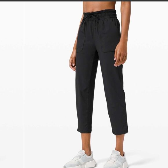 Lululemon Beyond the Studio Crop Black Size 4 - Picture 1 of 13